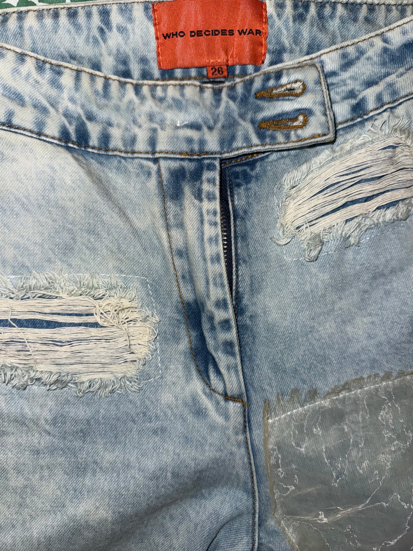 Who decides war Jeans