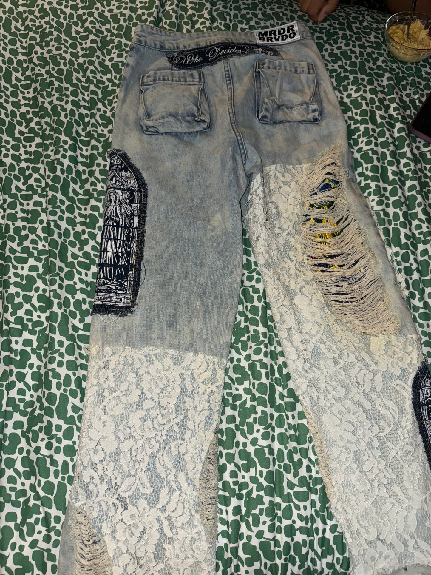 Who decides war Jeans