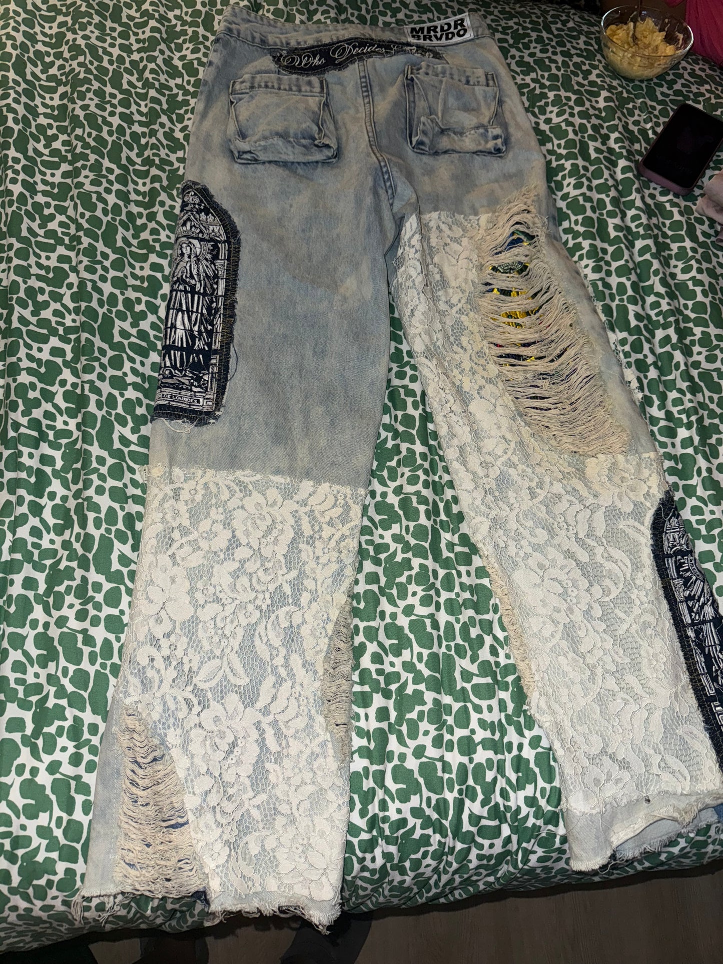 Who decides war Jeans