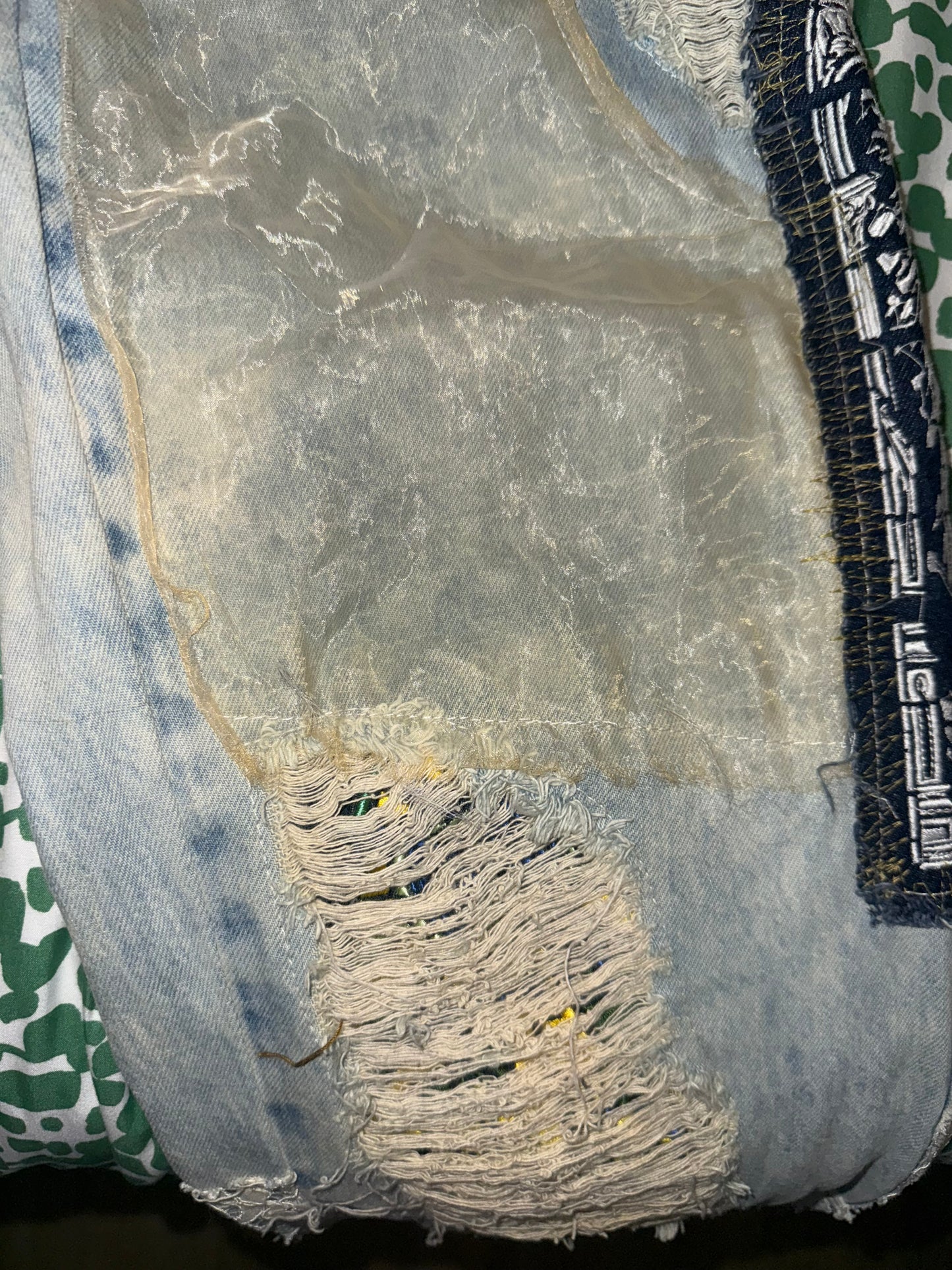 Who decides war Jeans