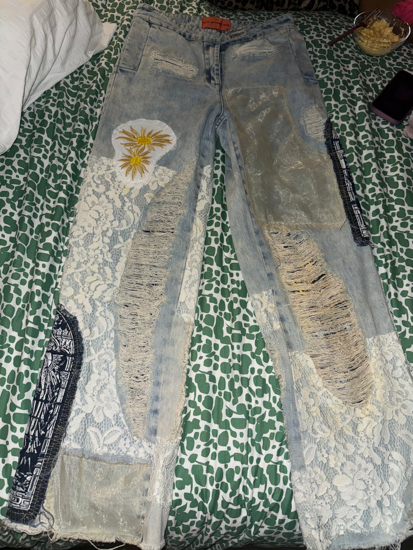 Who decides war Jeans