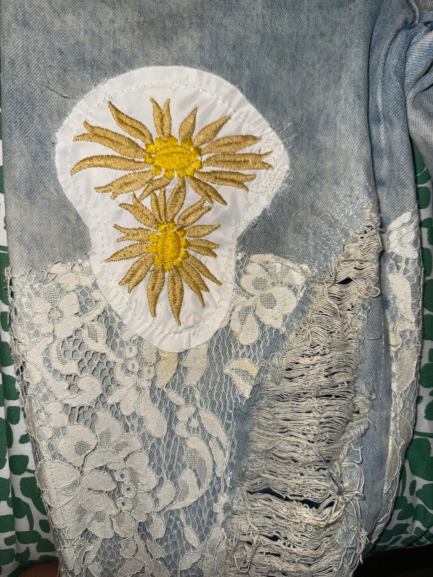 Who decides war Jeans