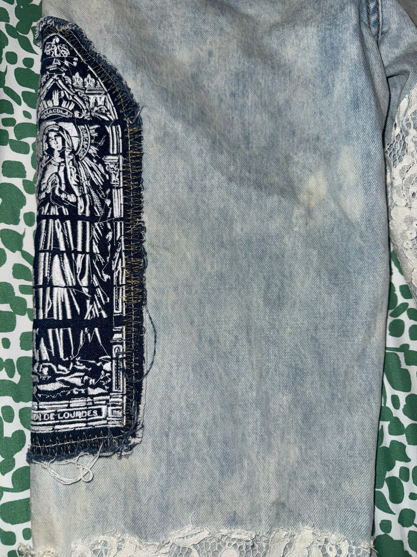 Who decides war Jeans