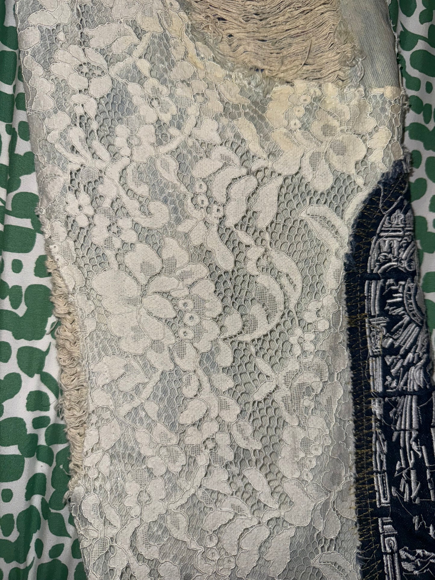 Who decides war Jeans