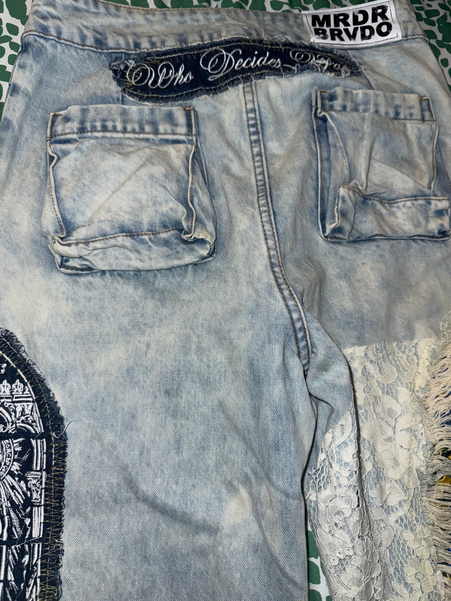 Who decides war Jeans