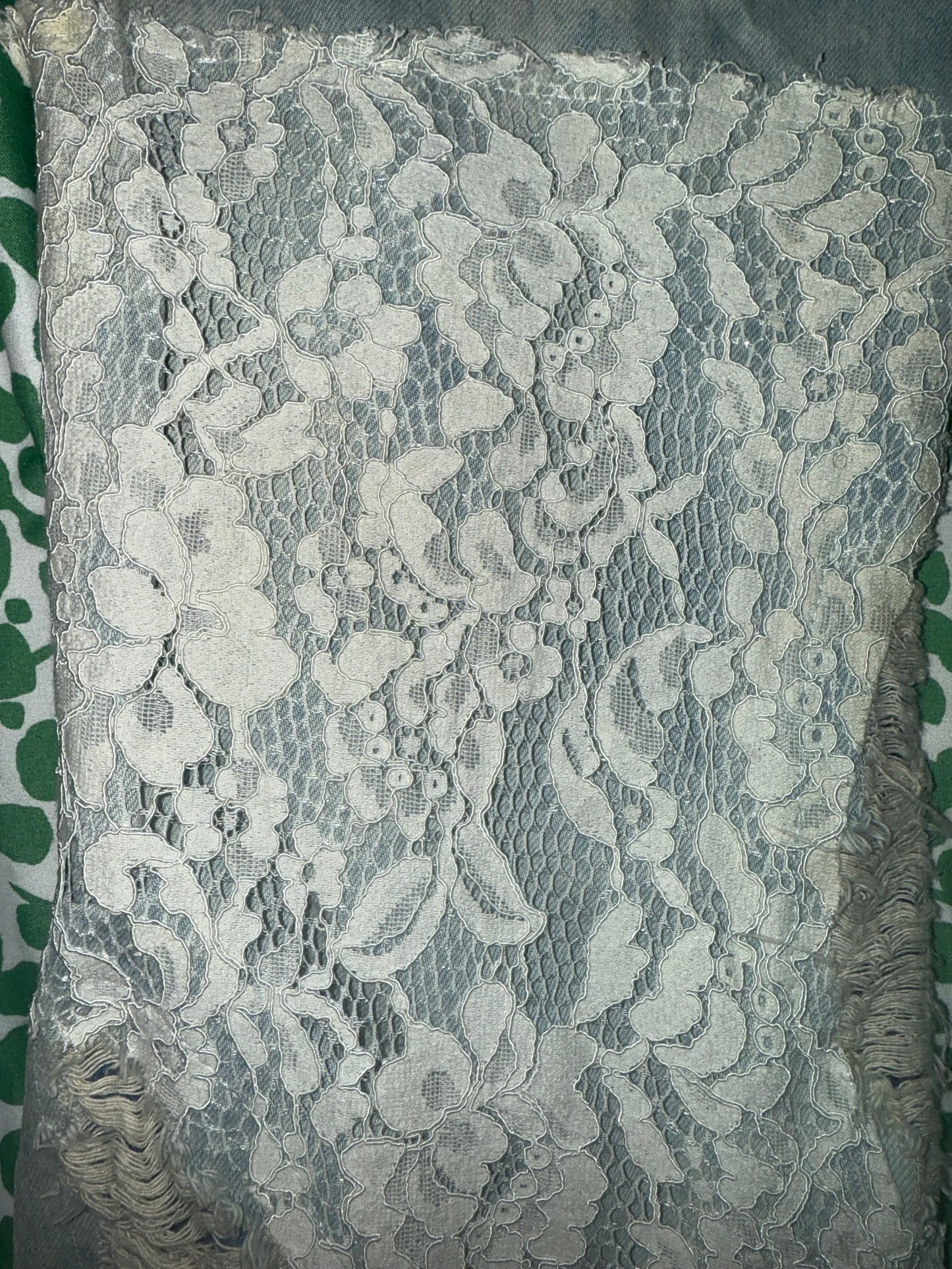 Who decides war Jeans